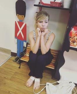 Jennette McCurdy feet photo thumbnail