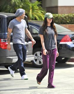 Megan Fox feet photo thumbnail