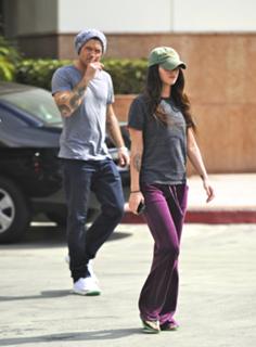 Megan Fox feet photo thumbnail