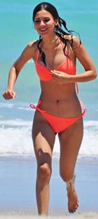 Victoria Justice feet photo thumbnail