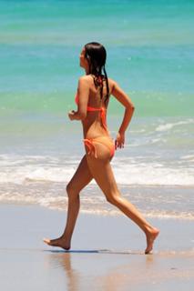 Victoria Justice feet photo thumbnail