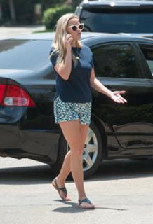 Reese Witherspoon feet photo thumbnail