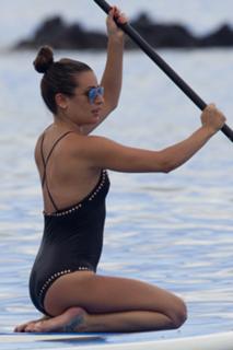 Lea Michele feet photo thumbnail