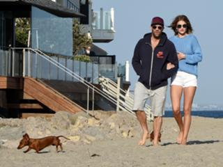 Rosie Huntington-Whiteley feet photo thumbnail