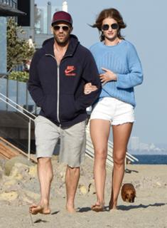 Rosie Huntington-Whiteley feet photo thumbnail