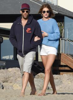 Rosie Huntington-Whiteley feet photo thumbnail