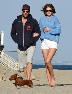 Rosie Huntington-Whiteley feet photo thumbnail