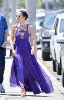 Olivia Munn feet photo thumbnail