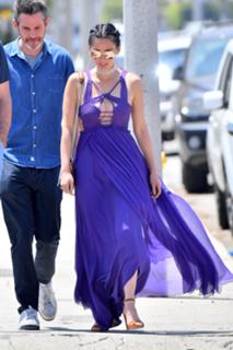 Olivia Munn feet photo thumbnail