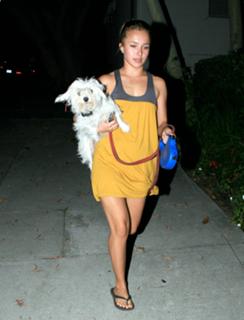 Hayden Panettiere feet photo thumbnail