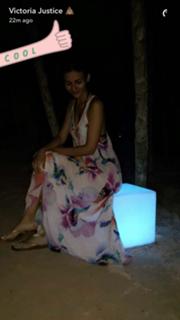 Victoria Justice feet photo thumbnail