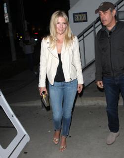 Ali Larter feet photo thumbnail