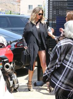 Chrissy Teigen feet photo thumbnail