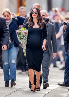 Megan Fox feet photo thumbnail