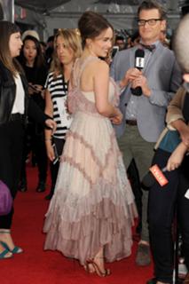 Emilia Clarke feet photo thumbnail
