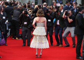 Emilia Clarke feet photo thumbnail