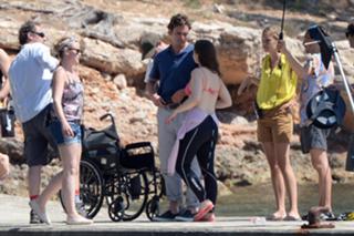 Emilia Clarke feet photo thumbnail