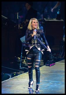Carrie Underwood feet photo thumbnail