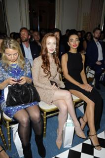 Amy Jackson feet photo thumbnail