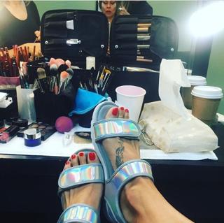 Brooke Burke feet photo thumbnail