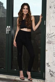 Laura Marano feet photo thumbnail