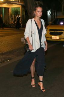 Alicia Vikander feet photo thumbnail