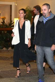 Alicia Vikander feet photo thumbnail