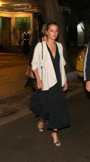 Alicia Vikander feet photo thumbnail