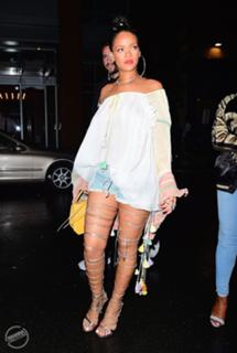 Rihanna feet photo thumbnail