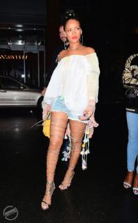 Rihanna feet photo thumbnail