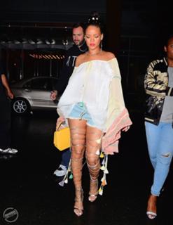 Rihanna feet photo thumbnail