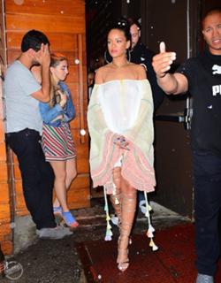 Rihanna feet photo thumbnail