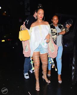 Rihanna feet photo thumbnail