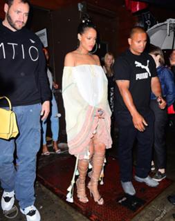 Rihanna feet photo thumbnail