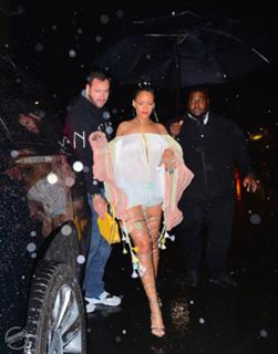 Rihanna feet photo thumbnail