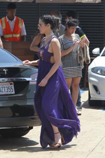 Olivia Munn feet photo thumbnail