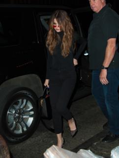 Selena Gomez feet photo thumbnail