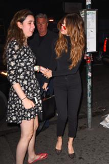Selena Gomez feet photo thumbnail
