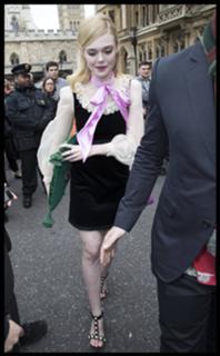 Elle Fanning feet photo thumbnail