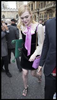 Elle Fanning feet photo thumbnail