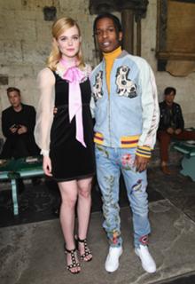 Elle Fanning feet photo thumbnail