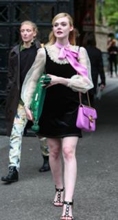 Elle Fanning feet photo thumbnail