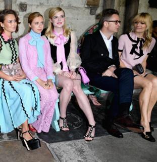 Elle Fanning feet photo thumbnail