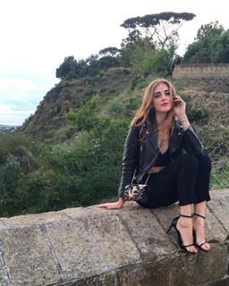Chiara Ferragni feet photo thumbnail