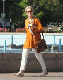 Julianne Moore feet photo thumbnail