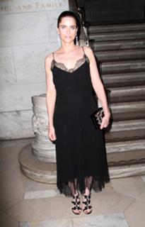 Amanda Peet feet photo thumbnail