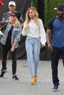 Ashley Tisdale feet photo thumbnail