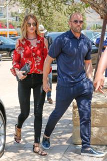 Rosie Huntington-Whiteley feet photo thumbnail