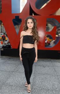 Laura Marano feet photo thumbnail