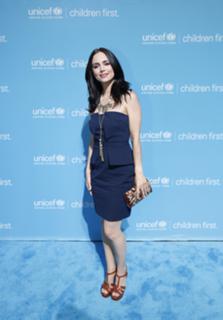 Eliza Dushku feet photo thumbnail